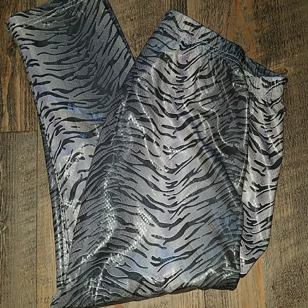 Soho Girls capri shiny zebra print leggings S/M